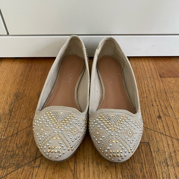 cream colored ballet flats